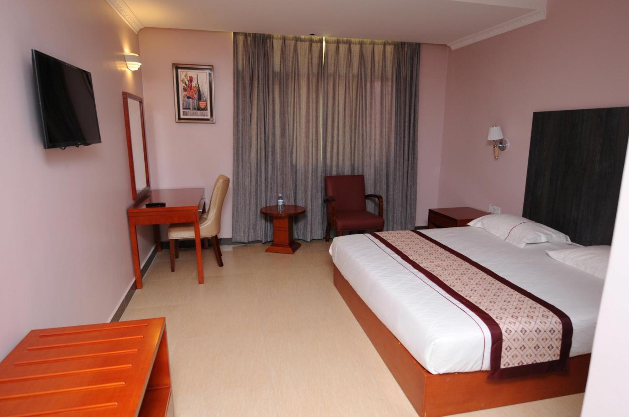Russell Hotel Kampala Exterior foto